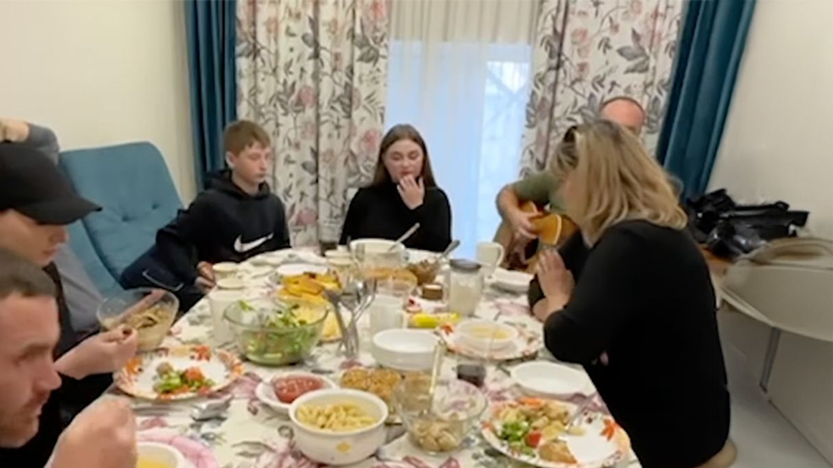 Bijzonder: Een Oekraïense gemeenschap zingt 'Amazing Grace' in het Oekraïens