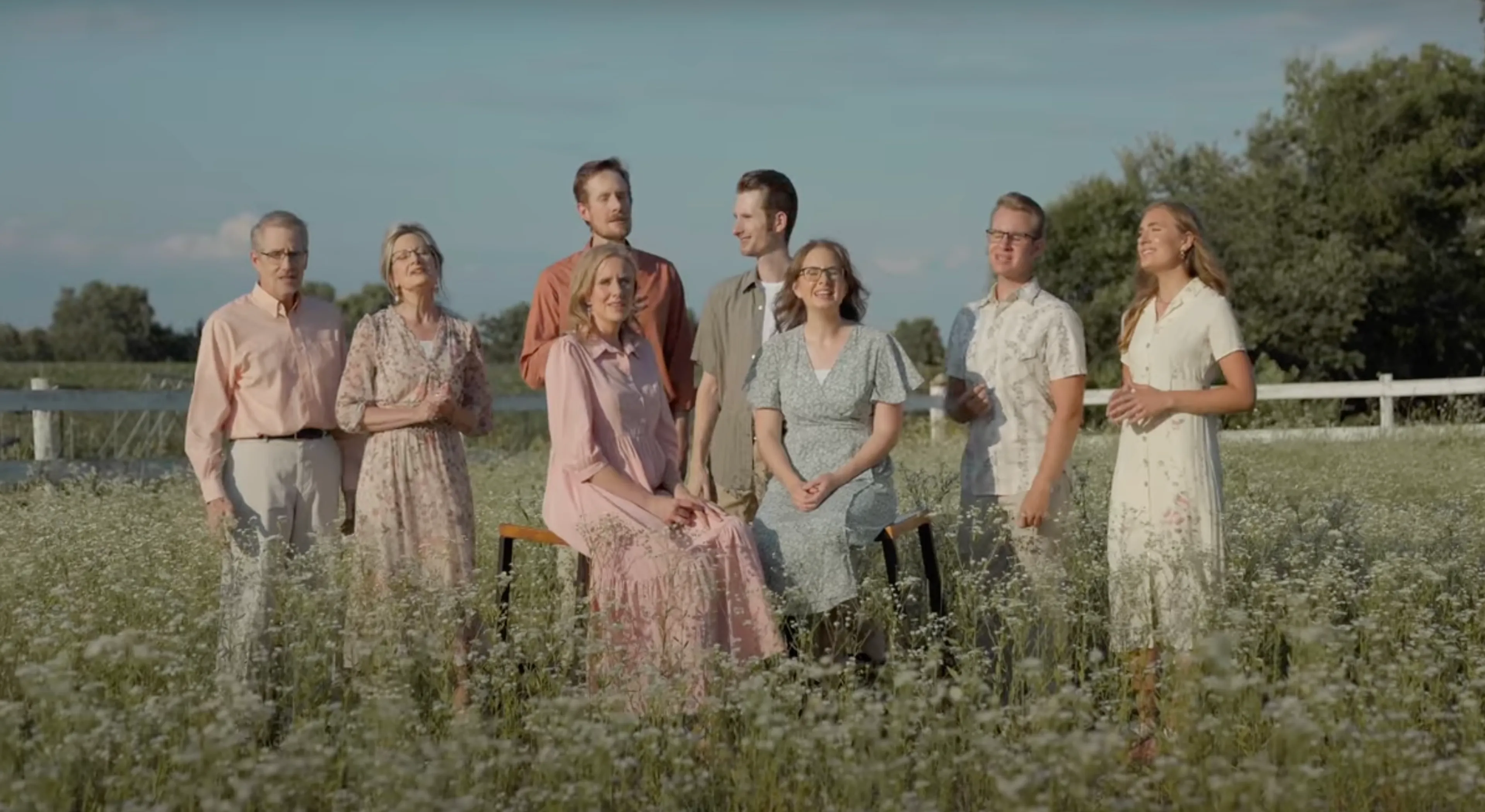 Luister naar The Garms Family met 'Turn your eyes upon Jesus'