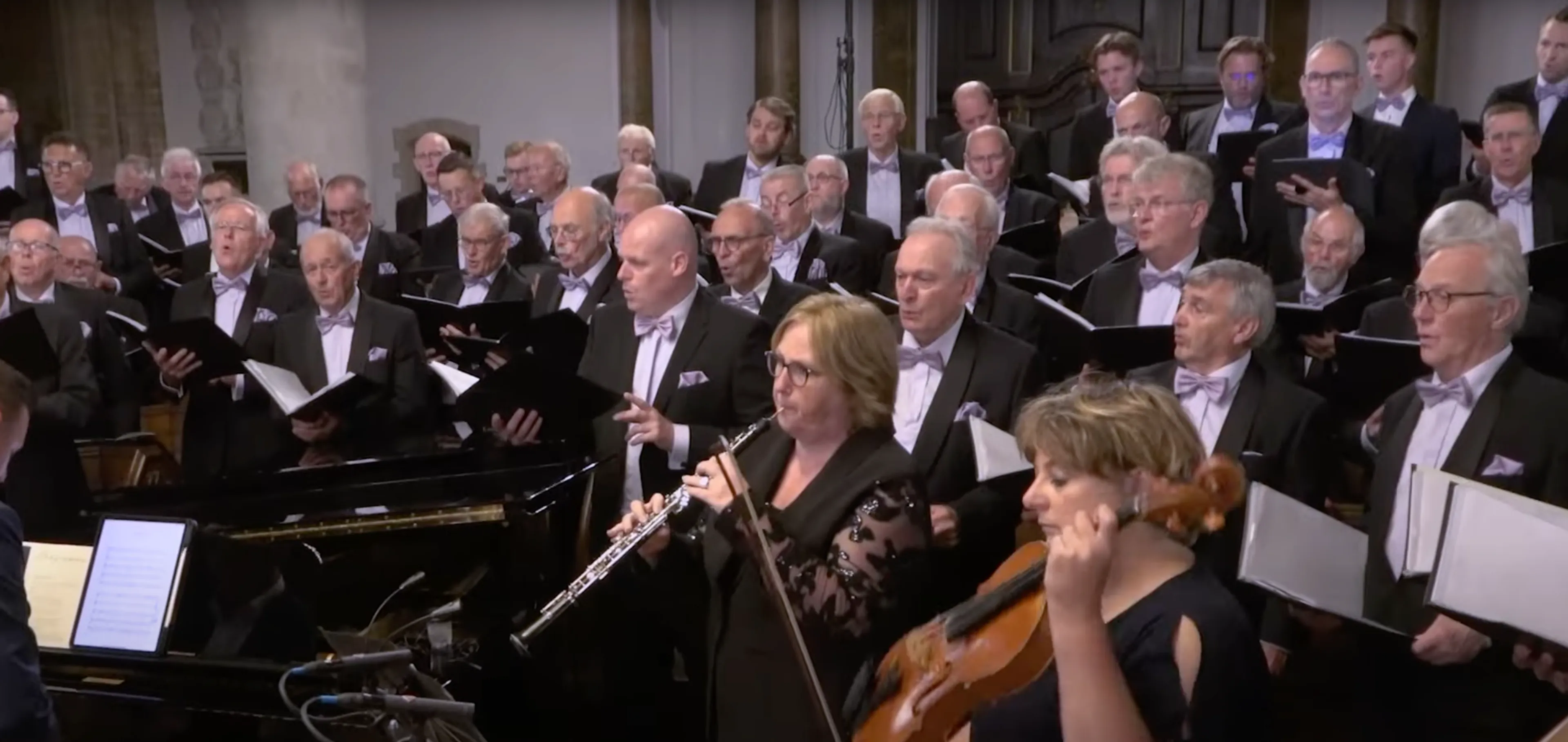 Chr. Kamper Mannenkoor D.E.V. zingt 'Dierb're Heer en Heiland'