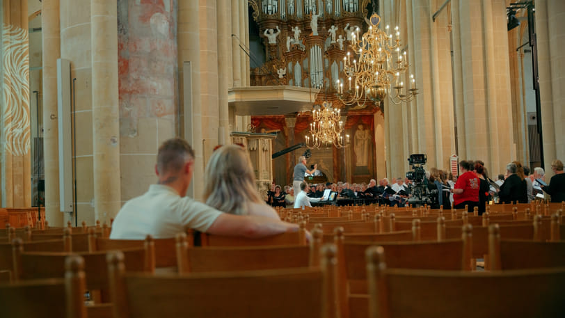 Jong stel zoekt God en komt dan hier: 'Kippenvel!'