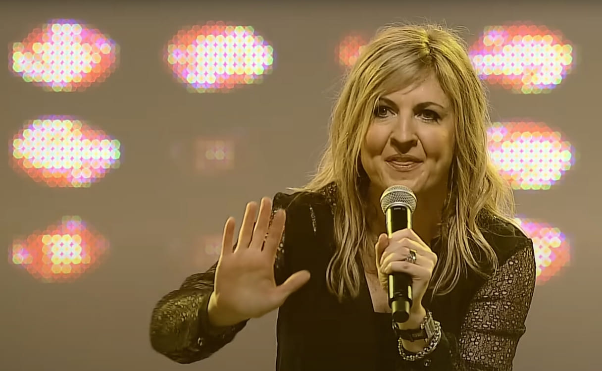 Hoe Darlene Zschech van McDonalds commercials naar het schrijven van 'Juich voor de Heer' ging!