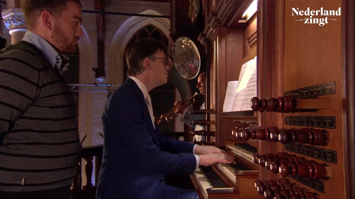 Luister 'Door de nacht van strijd en zorgen' - Nederland Zingt