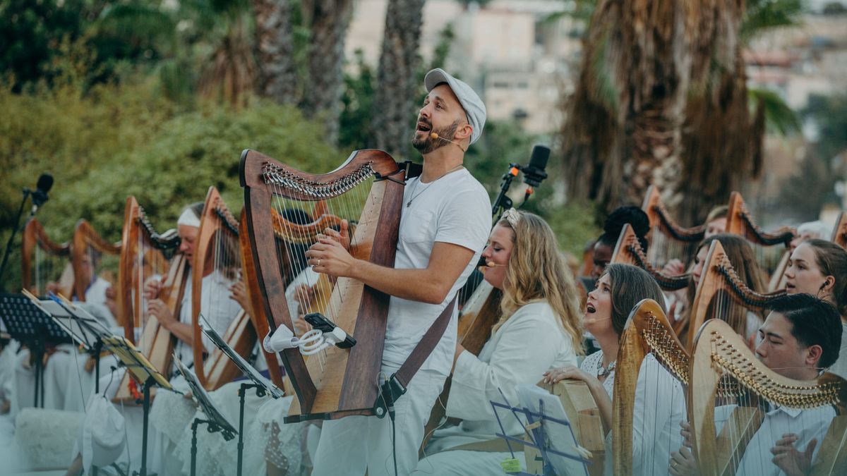 Bijzondere uitvoering van The Blessing: vanuit Jeruzalem, met 144 harpen en in het Hebreeuws