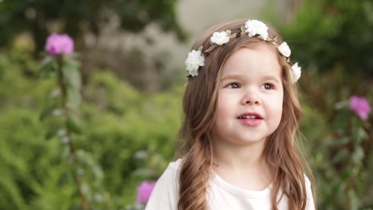 'Gethsemane' gezongen door 3-jarige Claire