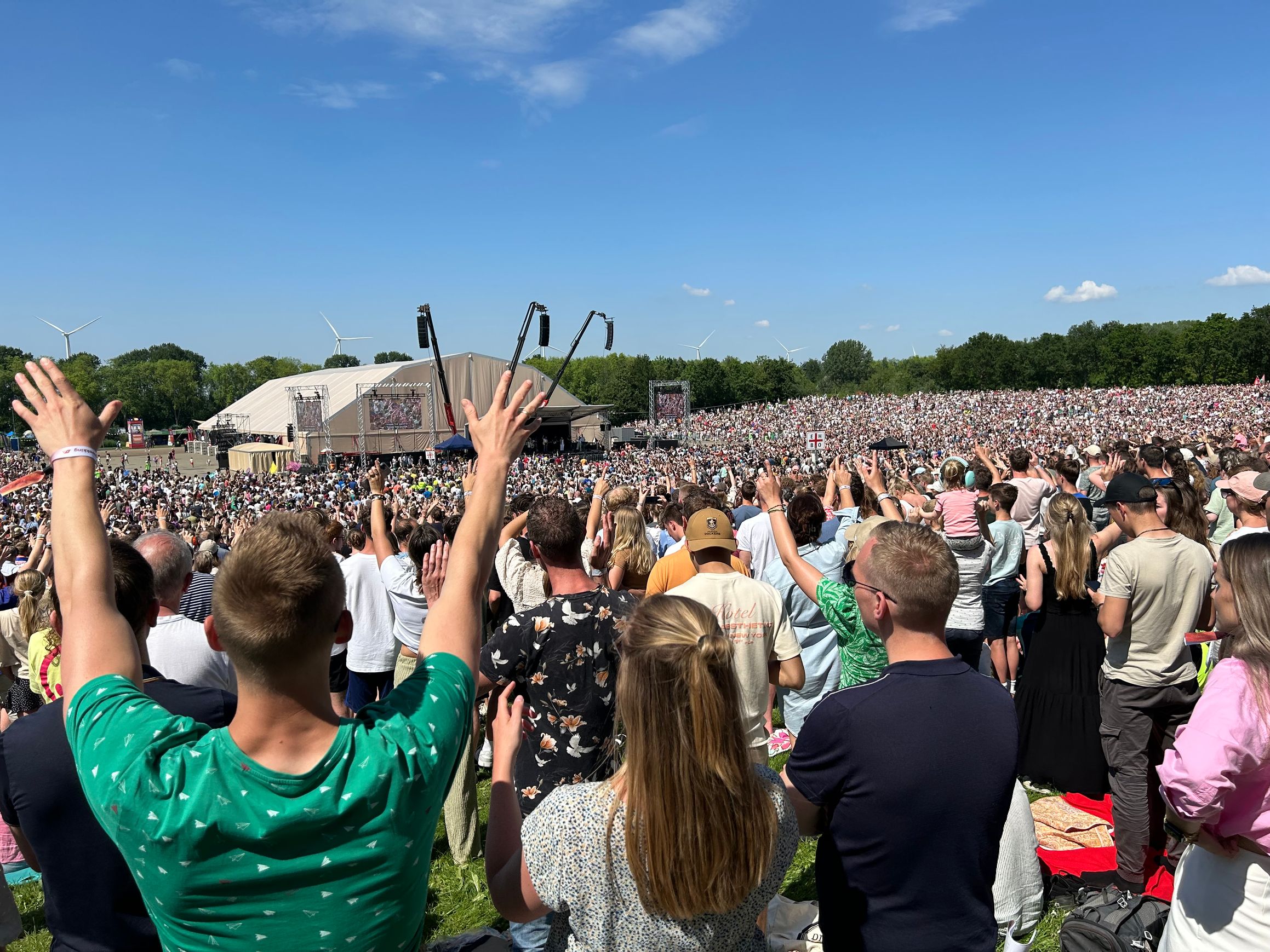 Met 60.000 mensen God aanbidden! Bekijk hier de samenvatting van de sing-in
