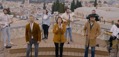 Hoe mooi is dit: Het lied 'Way Maker' in het Engels, Arabisch en Hebreeuws vanuit Jeruzalem!