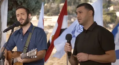 Hoe bijzonder?! Jood en Arabier zingen samen het lied 'You Deserve The Glory' tijdens Loofhuttenfeest in Jeruzalem