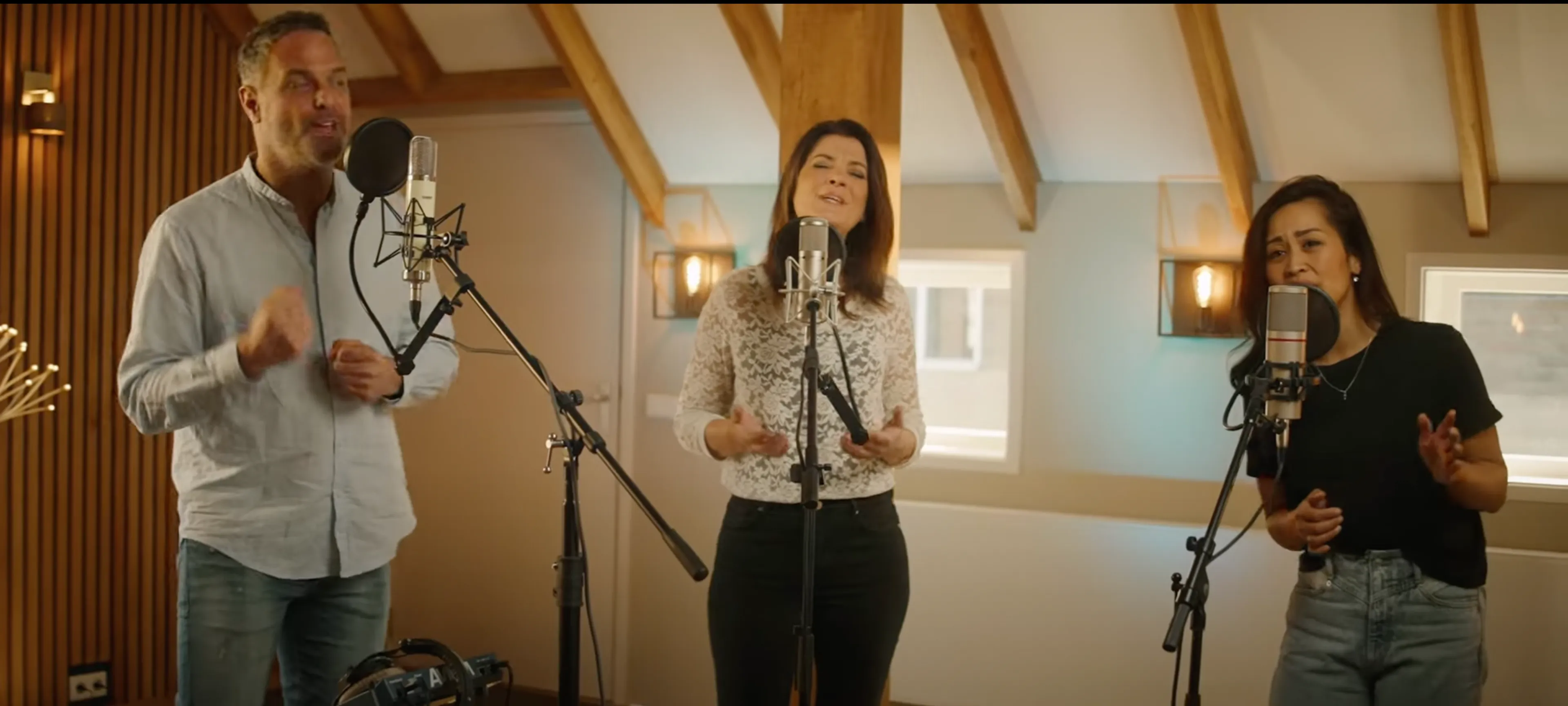 Een leuke samenwerking tussen The Psalm Project en het Soweto Gospel Choir: Het lied 'Hallelujah' in de Zulu-taal!