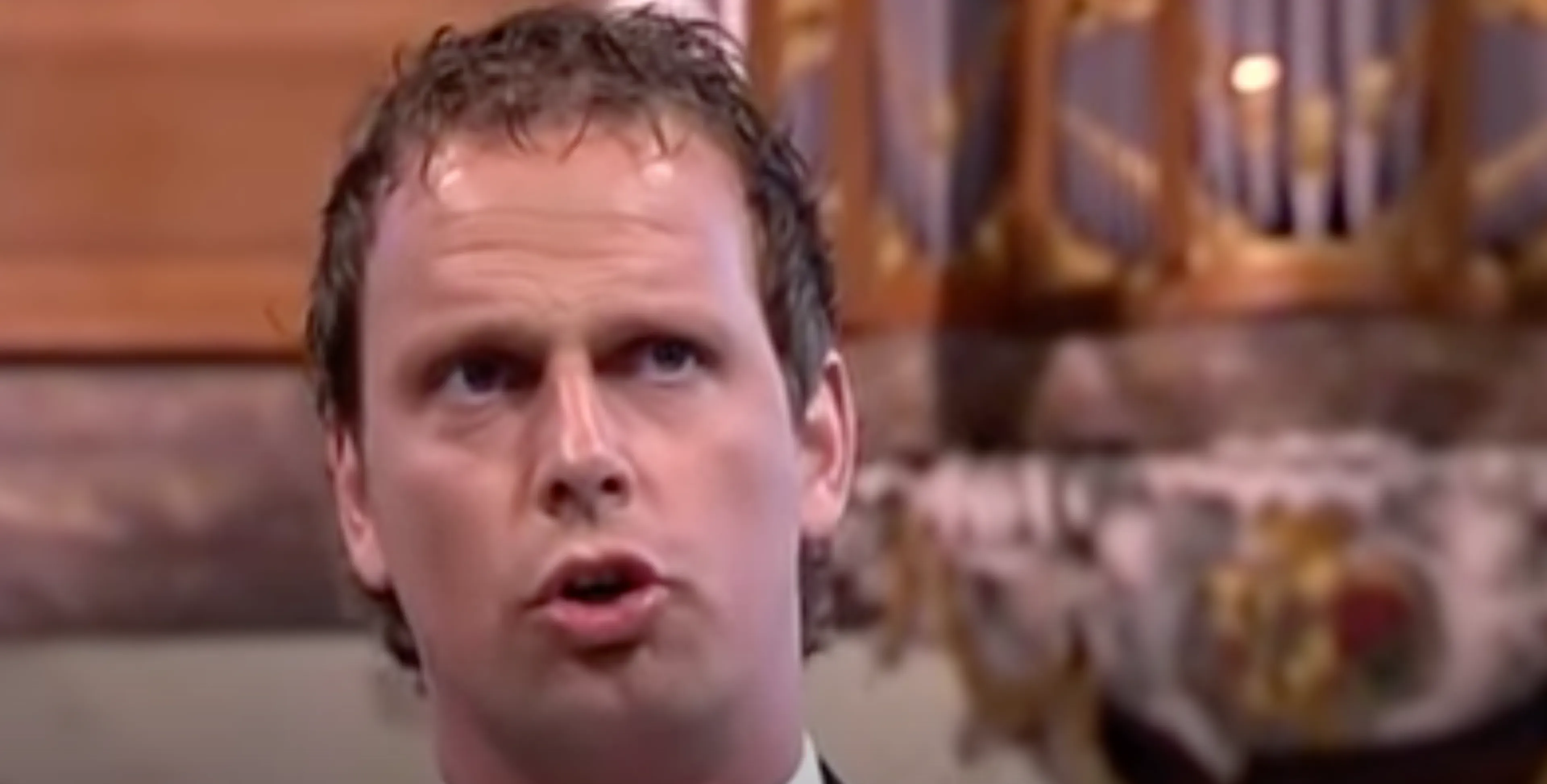 Weemoed Woensdag: Een jonge Lucas Kramer zingt 'Hoe Groot Zijt Gij'