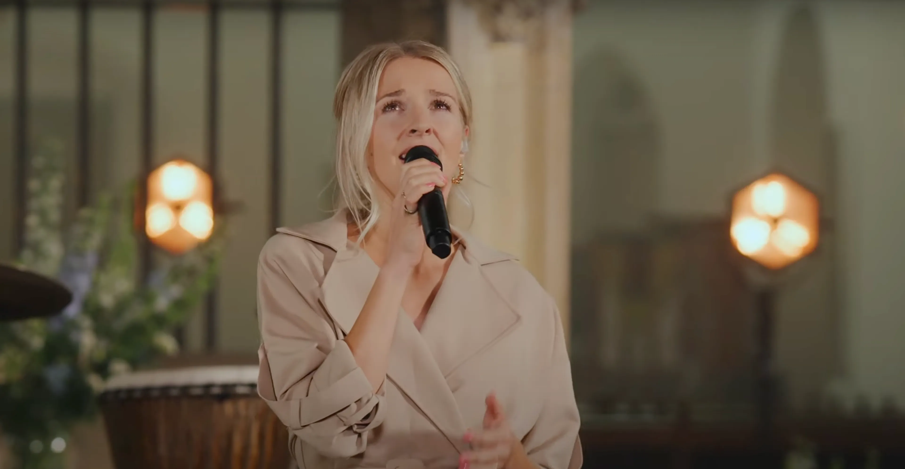 Luister naar het nieuwe lied van Sela!