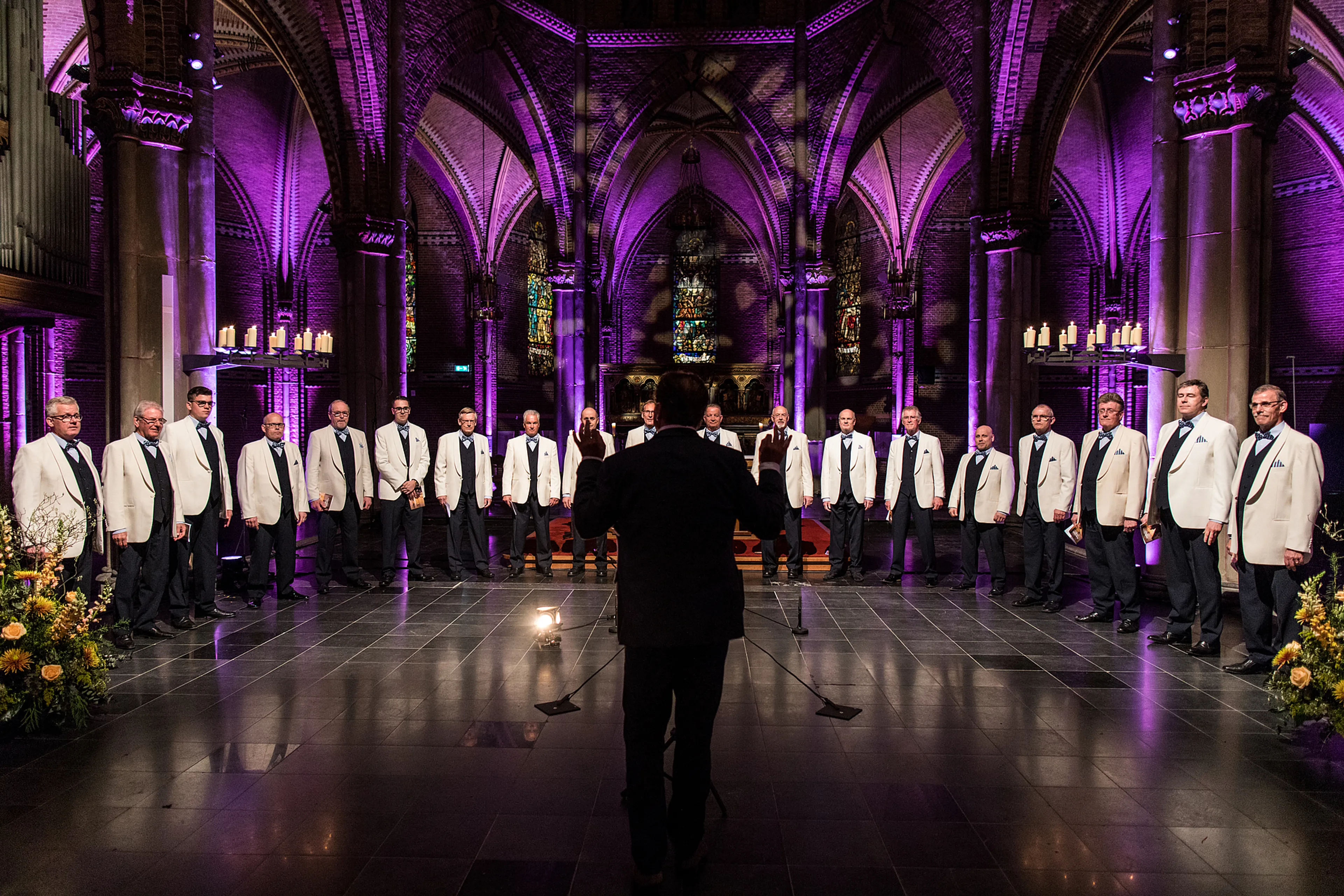 'Van dat ruwhouten kruis met het bloed van Gods Zoon, straalt een licht dat door niets wordt gedoofd.'