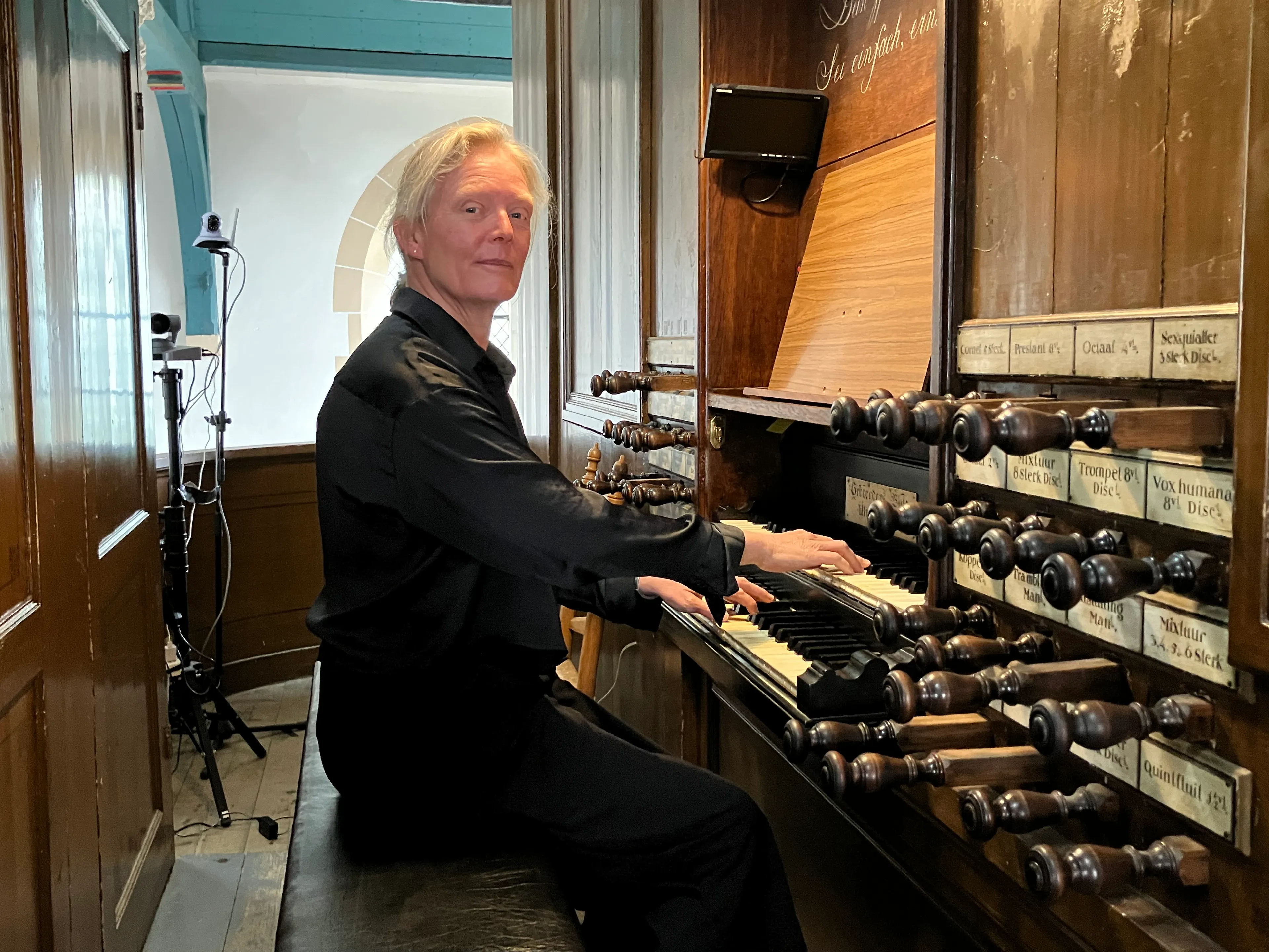 Bijzonder! Deze muzikante ziet muziek in kleur