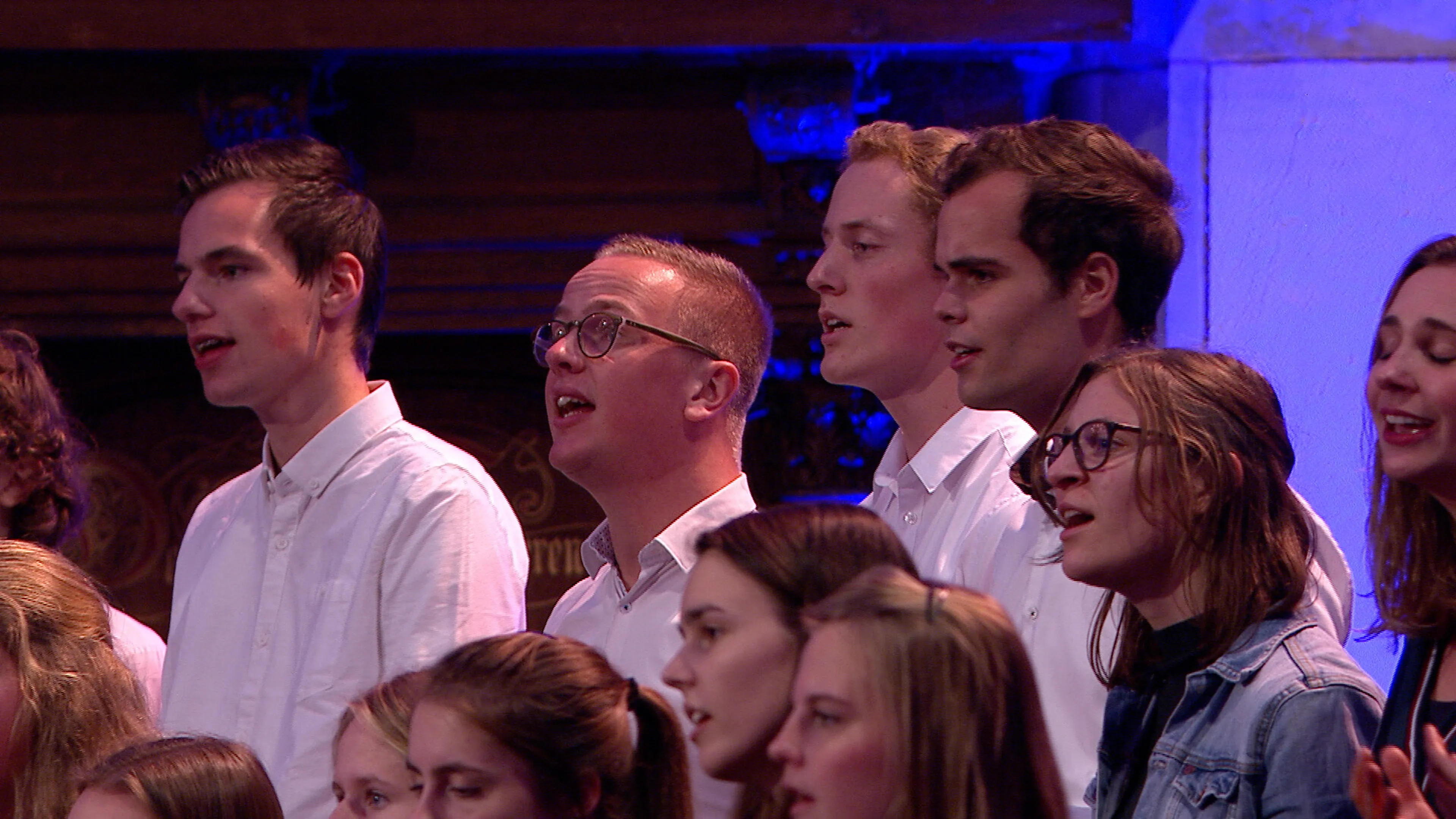 Ontroerend kerstlied gezongen door Martin Brand