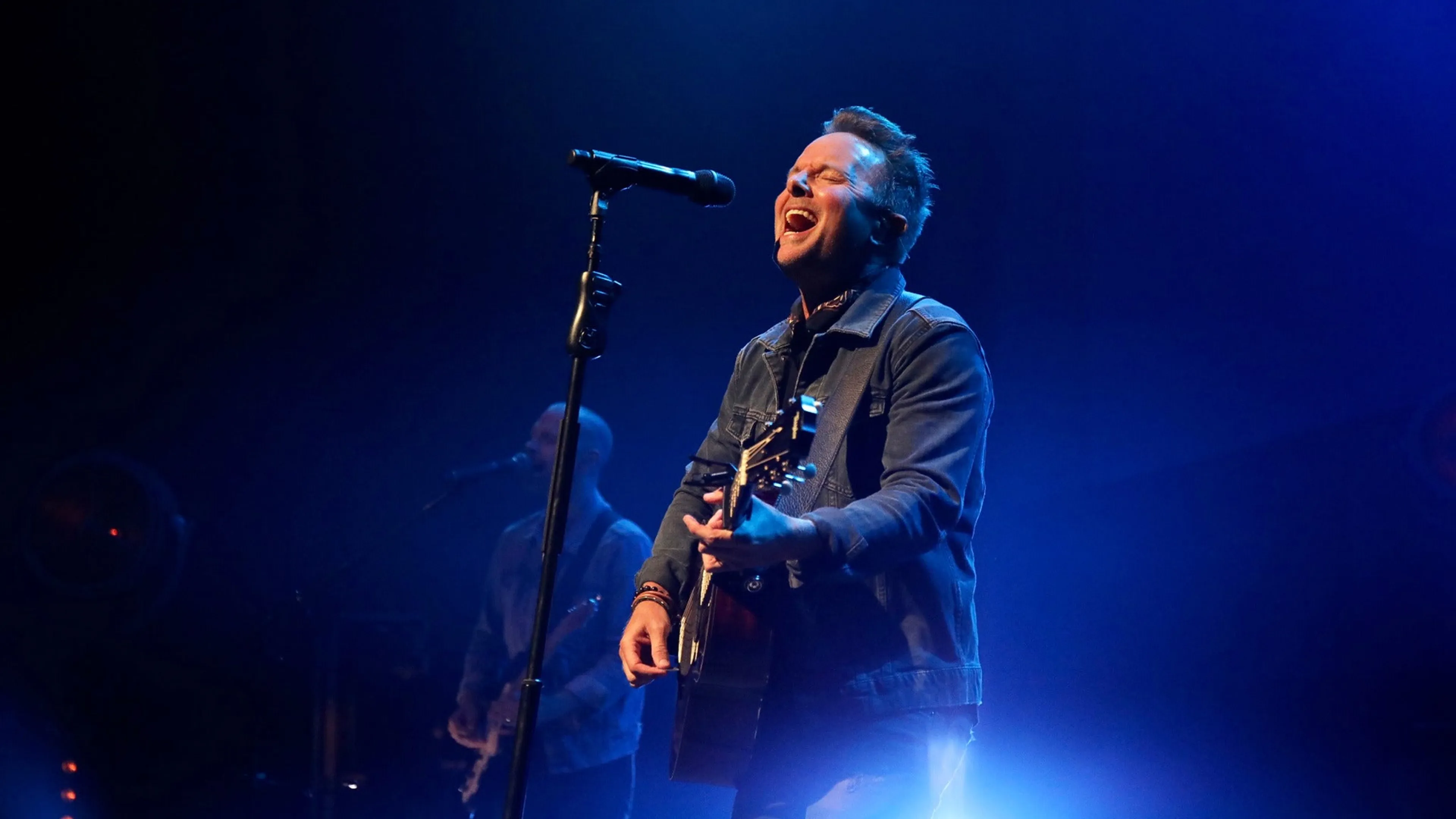 Viral: Chris Tomlin zingt over onze God op nationale televisie in Amerika