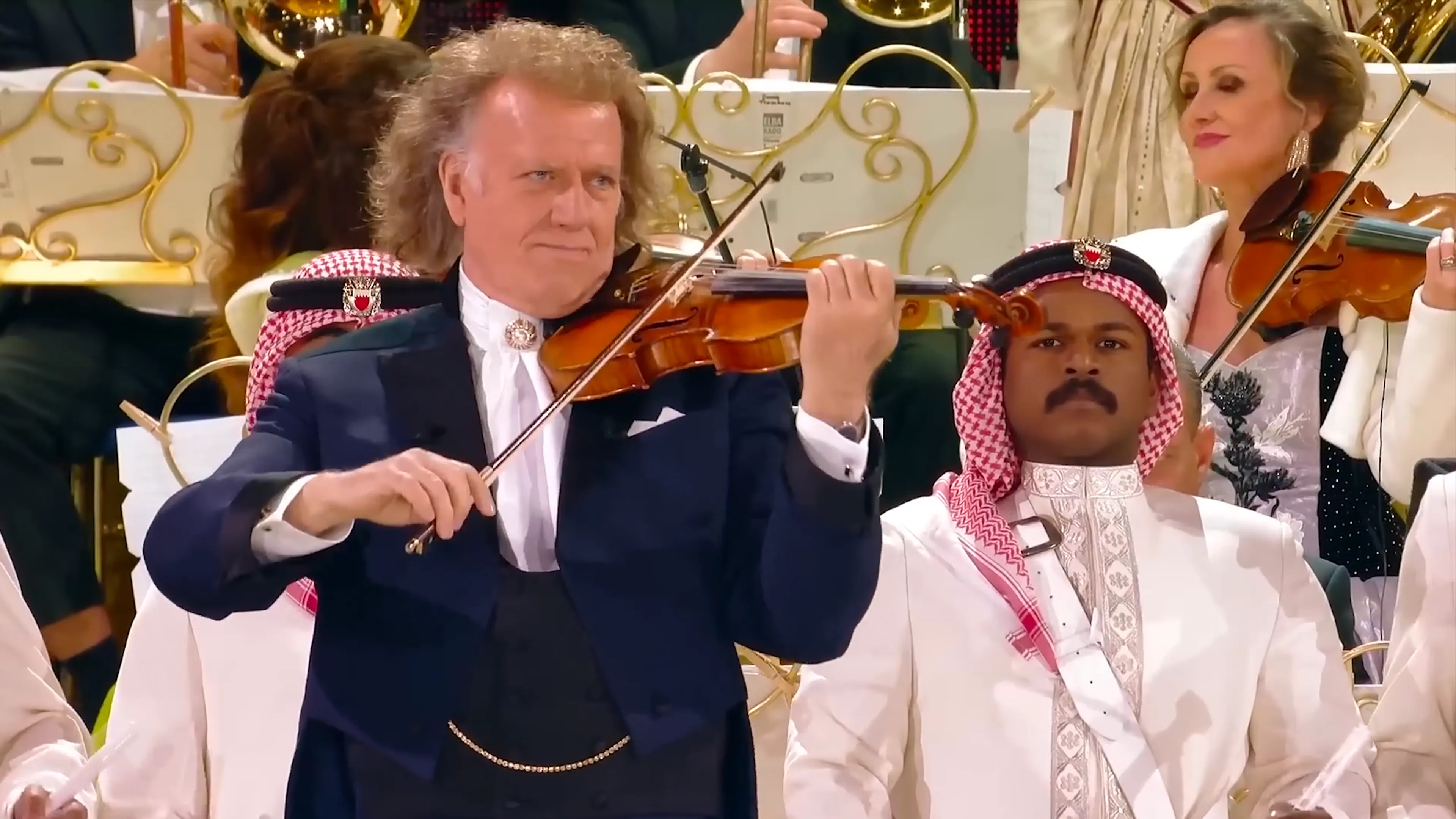 Moslims spelen 'Amazing Grace' in Bahrein met André Rieu