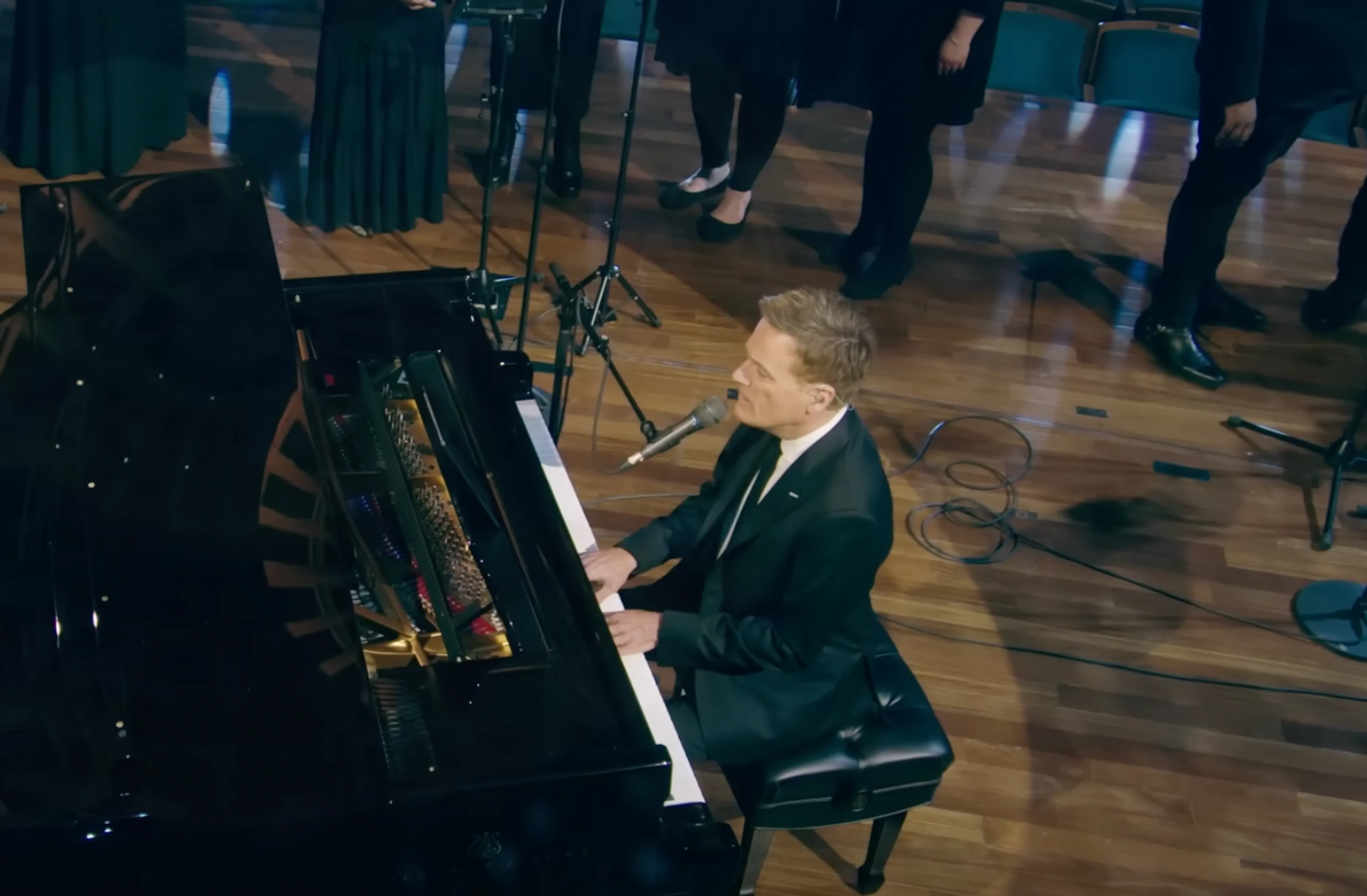 Zo mooi! Michael W. Smith zingt 'In Christ Alone' met koor en kamerorkest
