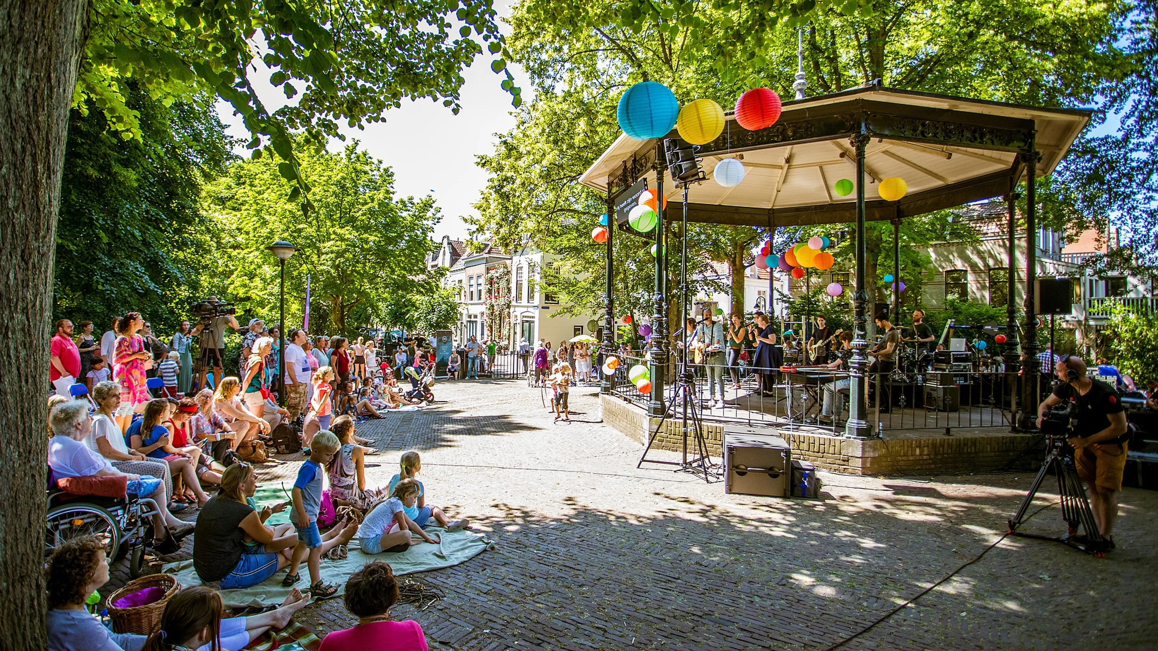 Begin je week met deze zomerse uitvoering van het lied 'Majesteit'