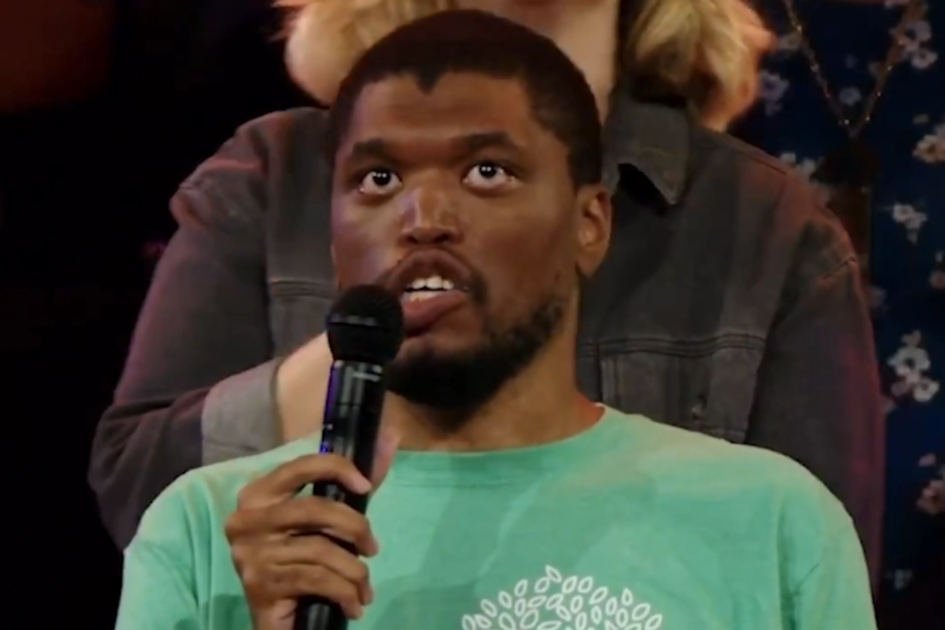 Aanbidding van bijzondere jongeman raakt velen: 'Je bent dapper!'