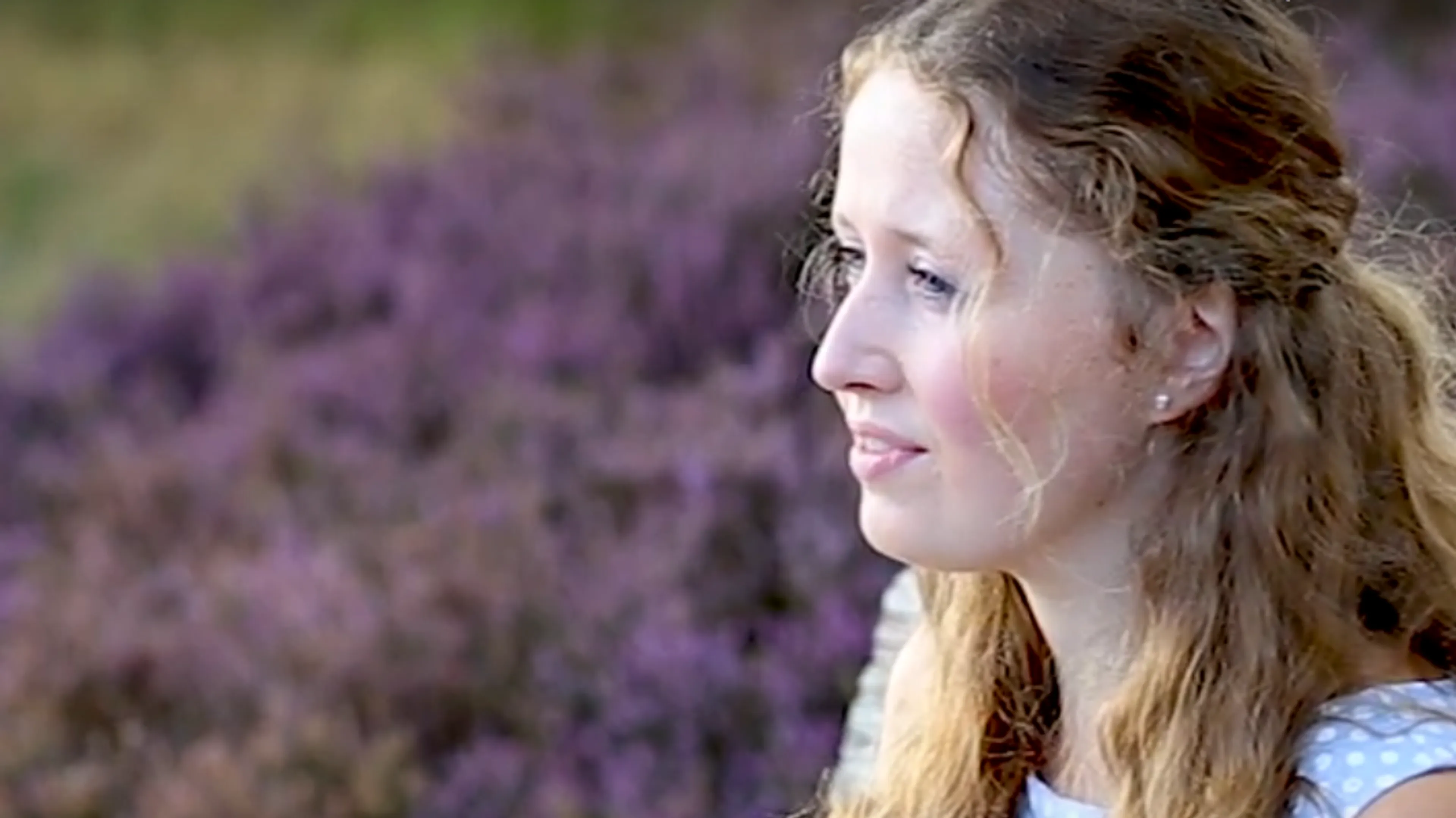 Jonge zangeres Lieneke straalt in haar eerste eigen videoclip