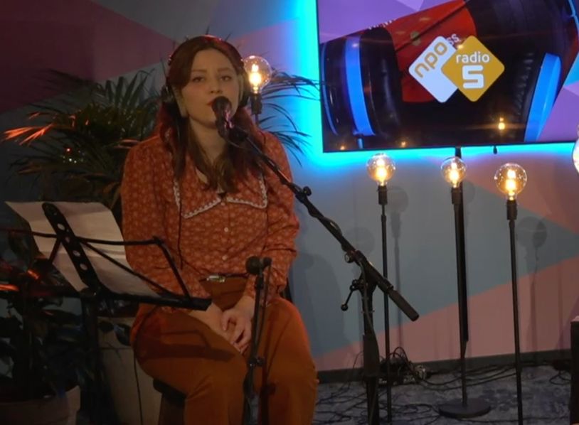 Wauw dit is ontroerend: Jolien Damsma zingt 'Ik zal er voor je zijn' in De Muzikale Fruitmand